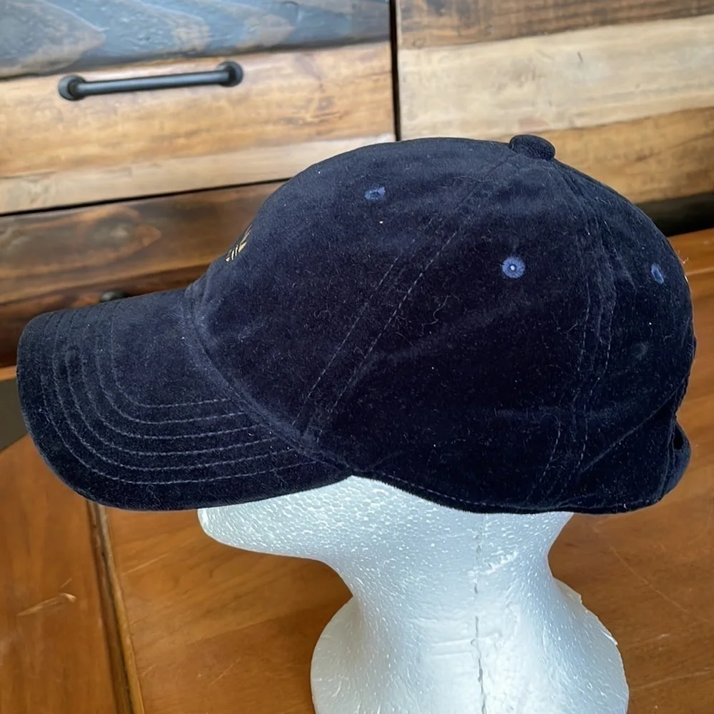 ADIDAS 6 Panel Velvet Feel Cap